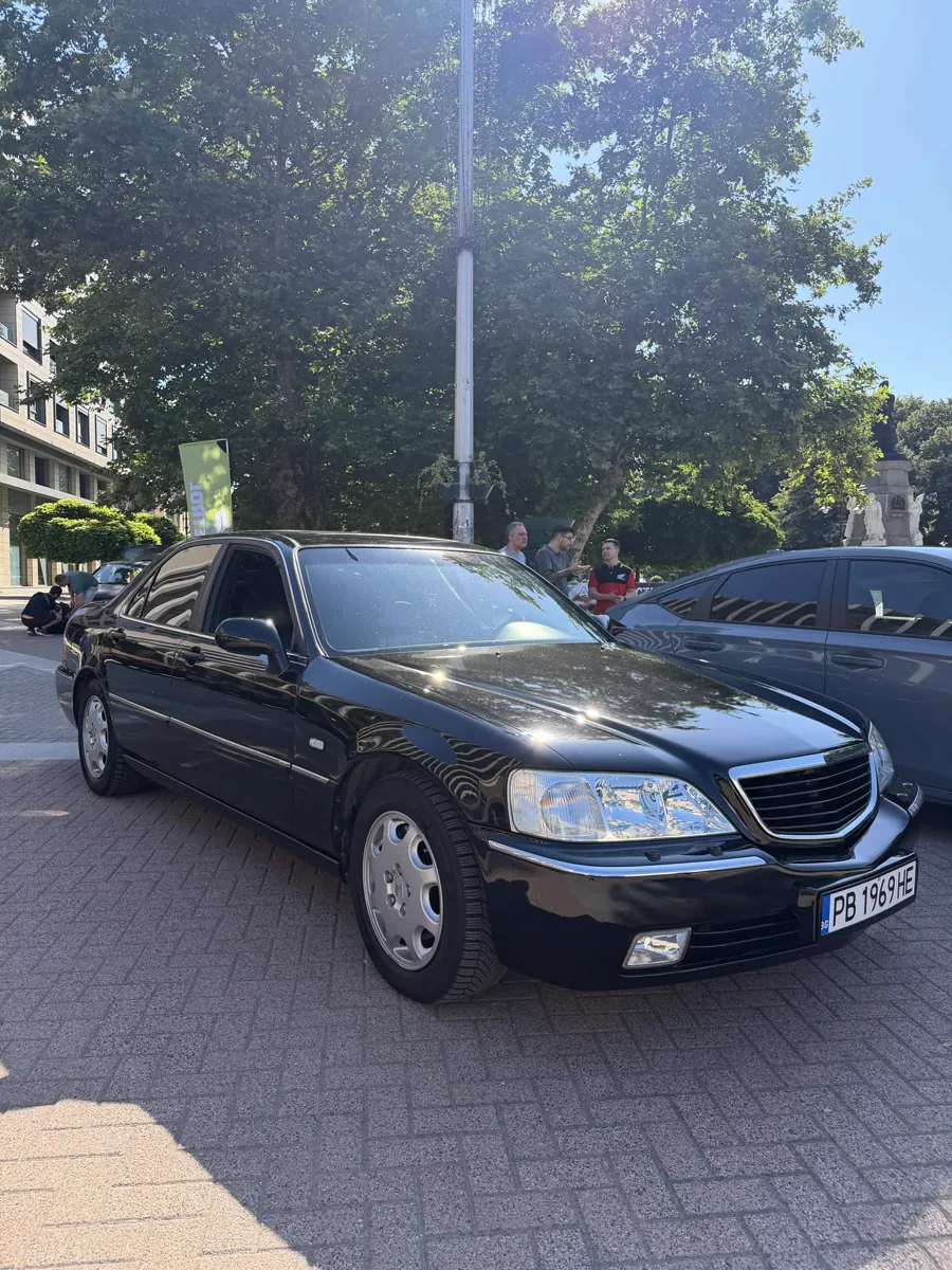 Черен седан Honda с хромирана предна решетка на Национална Хонда Среща 2026